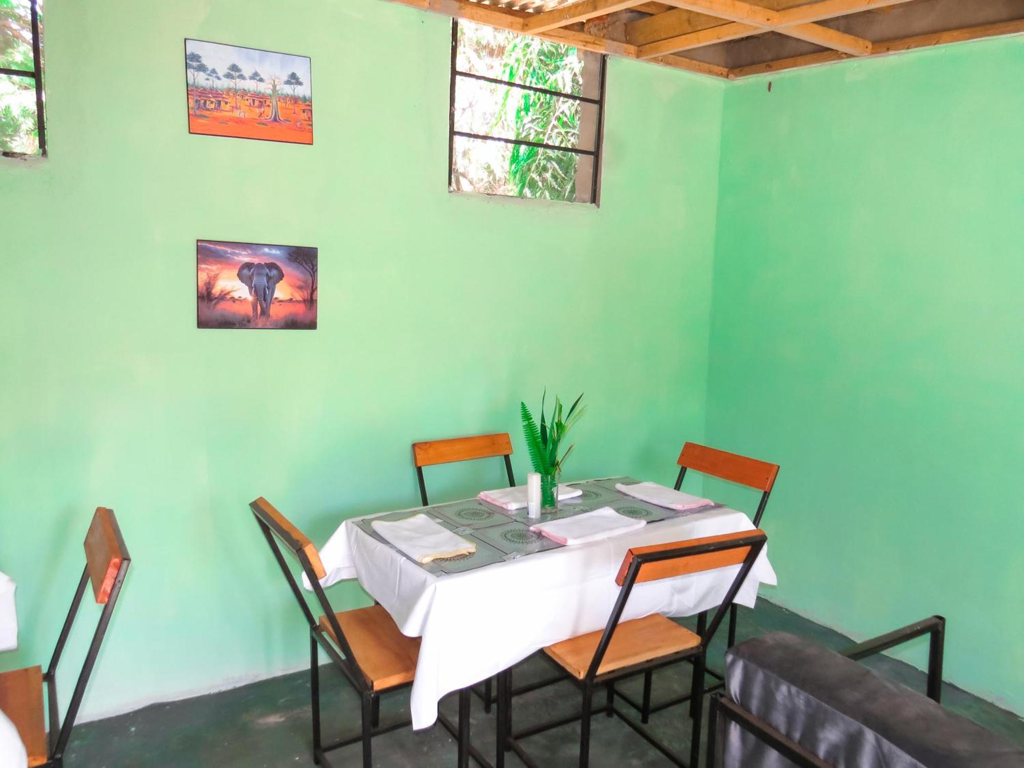Ngorongoro Villa And Restaurant Карату Экстерьер фото