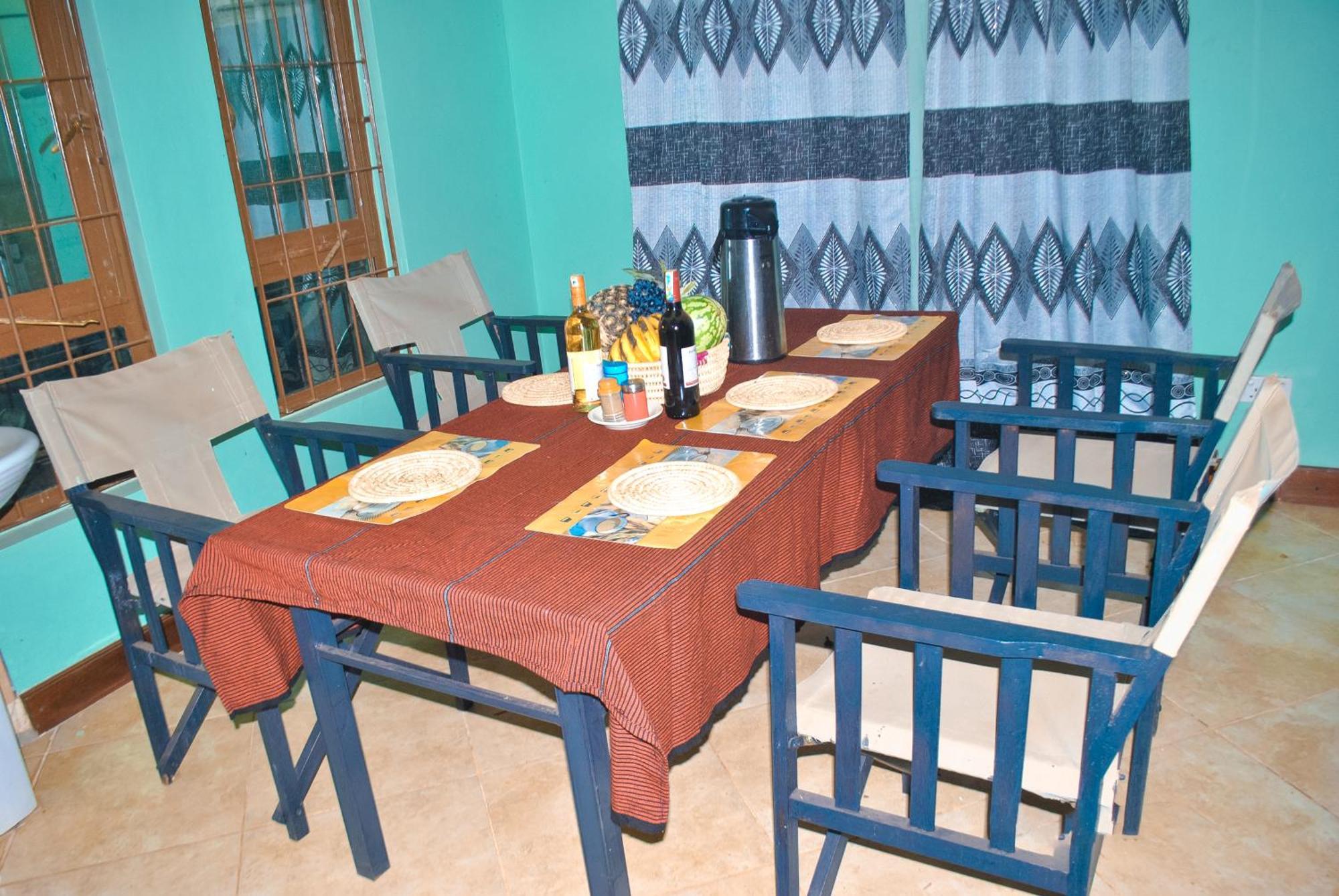 Ngorongoro Villa And Restaurant Карату Экстерьер фото