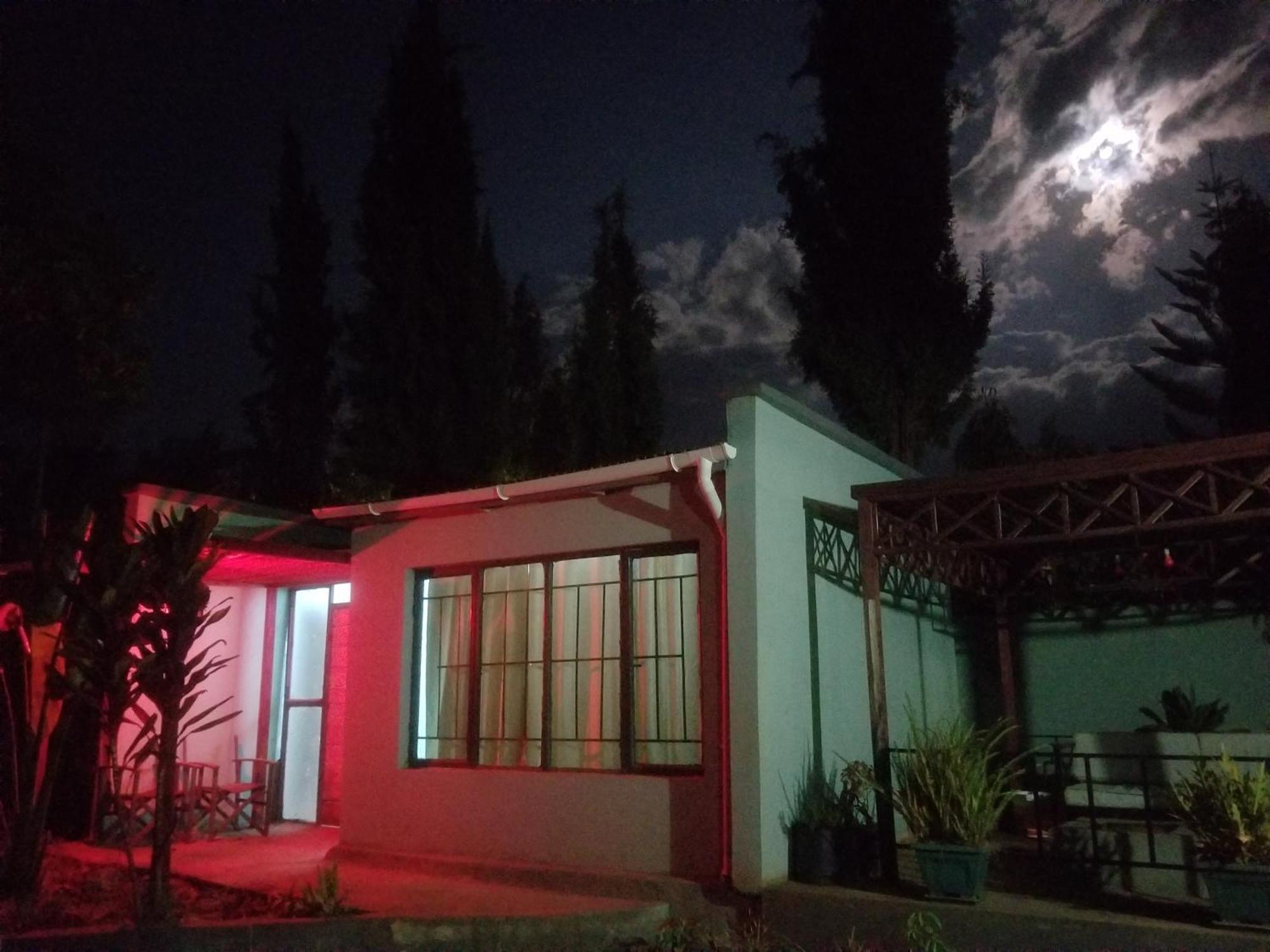Ngorongoro Villa And Restaurant Карату Экстерьер фото